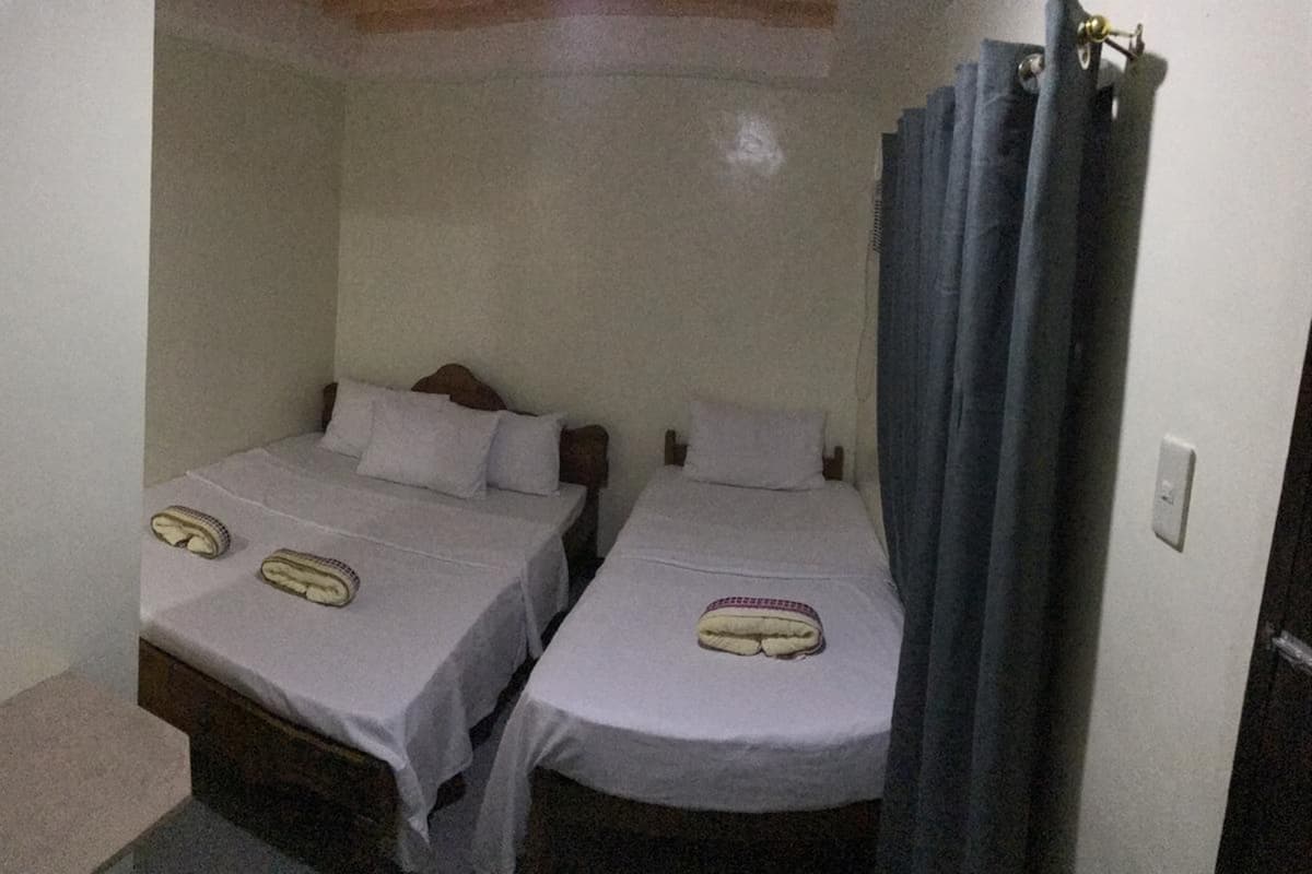 Triple Room (Fan) | Desk, bed sheets