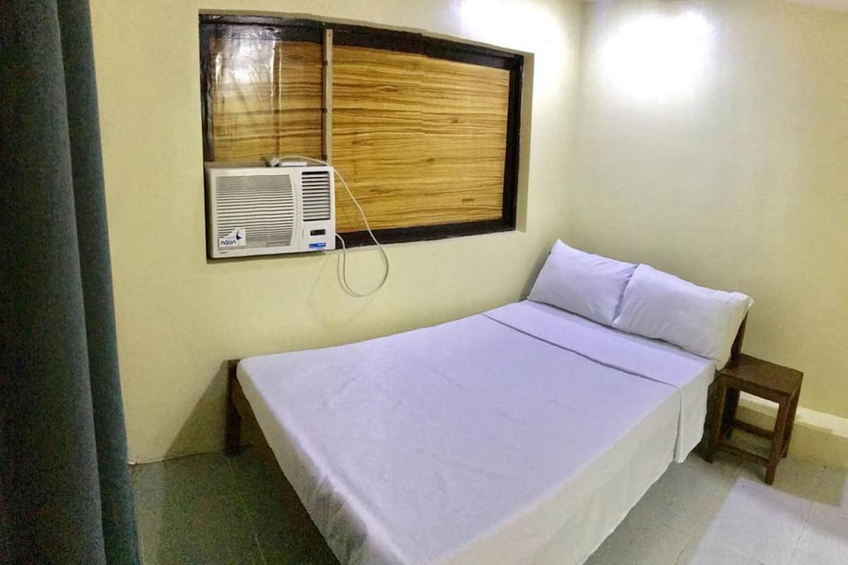 Double Room (Aircon) | Desk, bed sheets