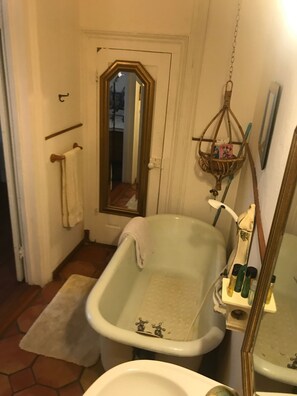 Combined shower/tub, hair dryer, towels, soap