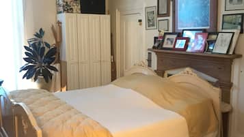 Desk, WiFi, bed sheets