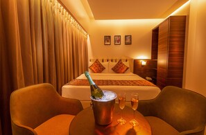 Premium Room | 1 bedroom, in-room safe, desk, iron/ironing board