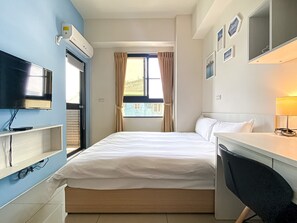 Superior Double Room | Desk, soundproofing, free WiFi, bed sheets - Adagio Hostel (Taichung)