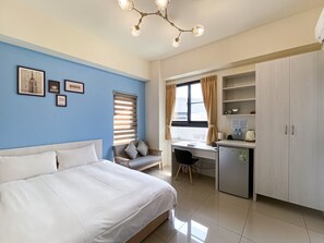 Deluxe Double Room | Desk, soundproofing, free WiFi, bed sheets - Adagio Hostel (Taichung)