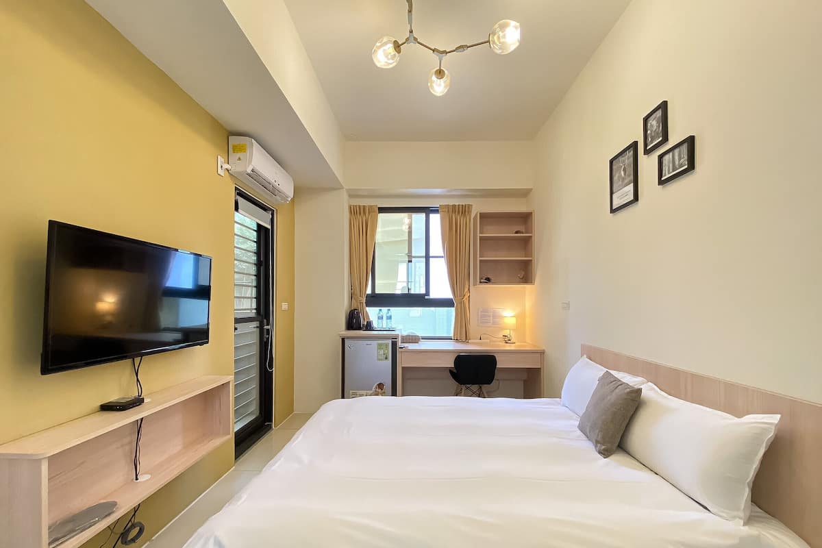Deluxe Double Room | Desk, soundproofing, WiFi (free), bed sheets