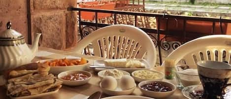 Daily local cuisine breakfast (AMD 3000 per person)