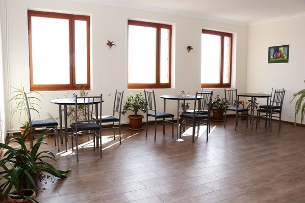 Mainan, buku-buku, pencetak