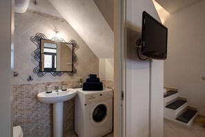 Dusche, Haartrockner, Bidet, Handtücher