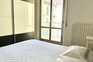 2 bedrooms, bed sheets