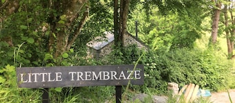 Secluded woodland cottage, close to SW Coast Path