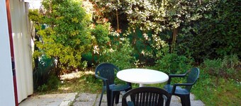 N157- Numana, three-room apartment with garden in the center