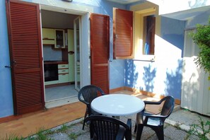 Outdoor dining - N157- Numana, three-room apartment with garden in the center (Numana)
