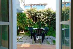 Outdoor dining - N157- Numana, three-room apartment with garden in the center (Numana)