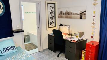 4 bedrooms, iron/ironing board, WiFi, bed sheets