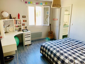 4 chambres, fer et planche à repasser, Wi-Fi, draps fournis