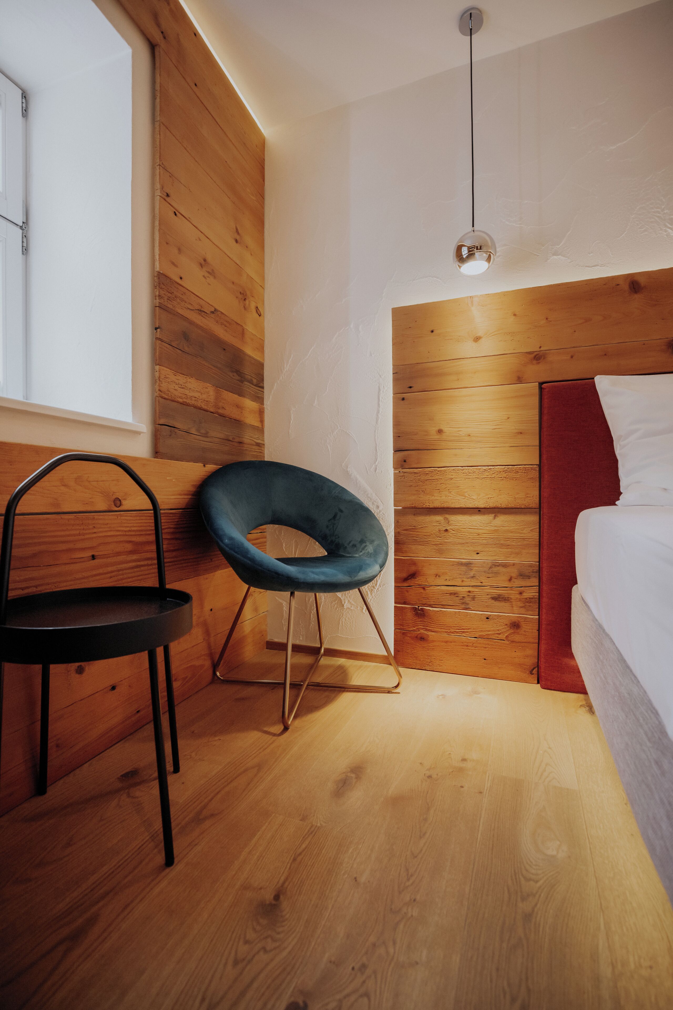 economy double room | 1 bedroom, minibar, in-room safe, desk