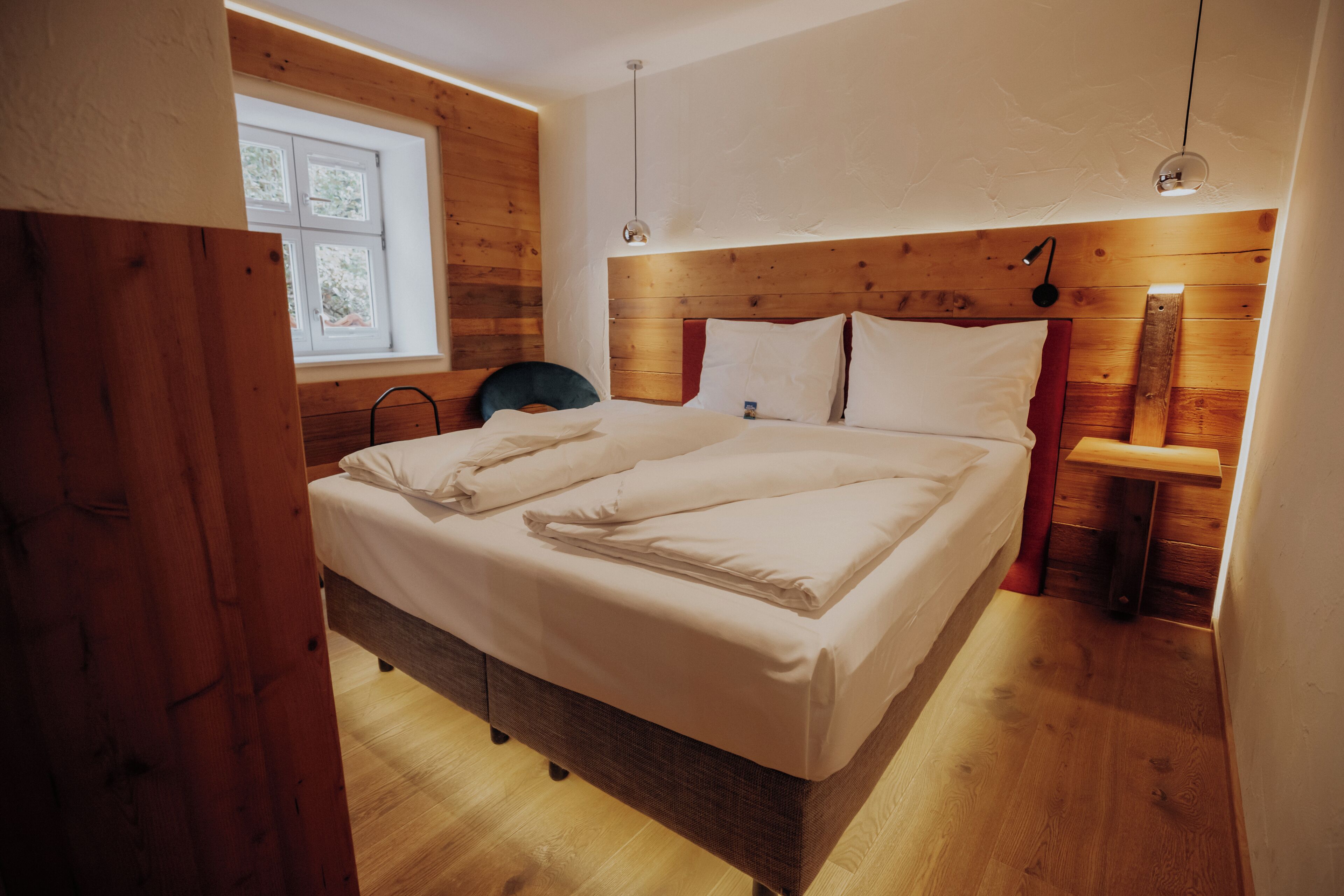 economy double room | 1 bedroom, minibar, in-room safe, desk