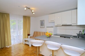 Kühlschrank, Ofen, Herdplatte, Geschirrspüler