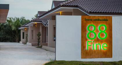 88 hieno huone @Surat Thanin lentokenttä