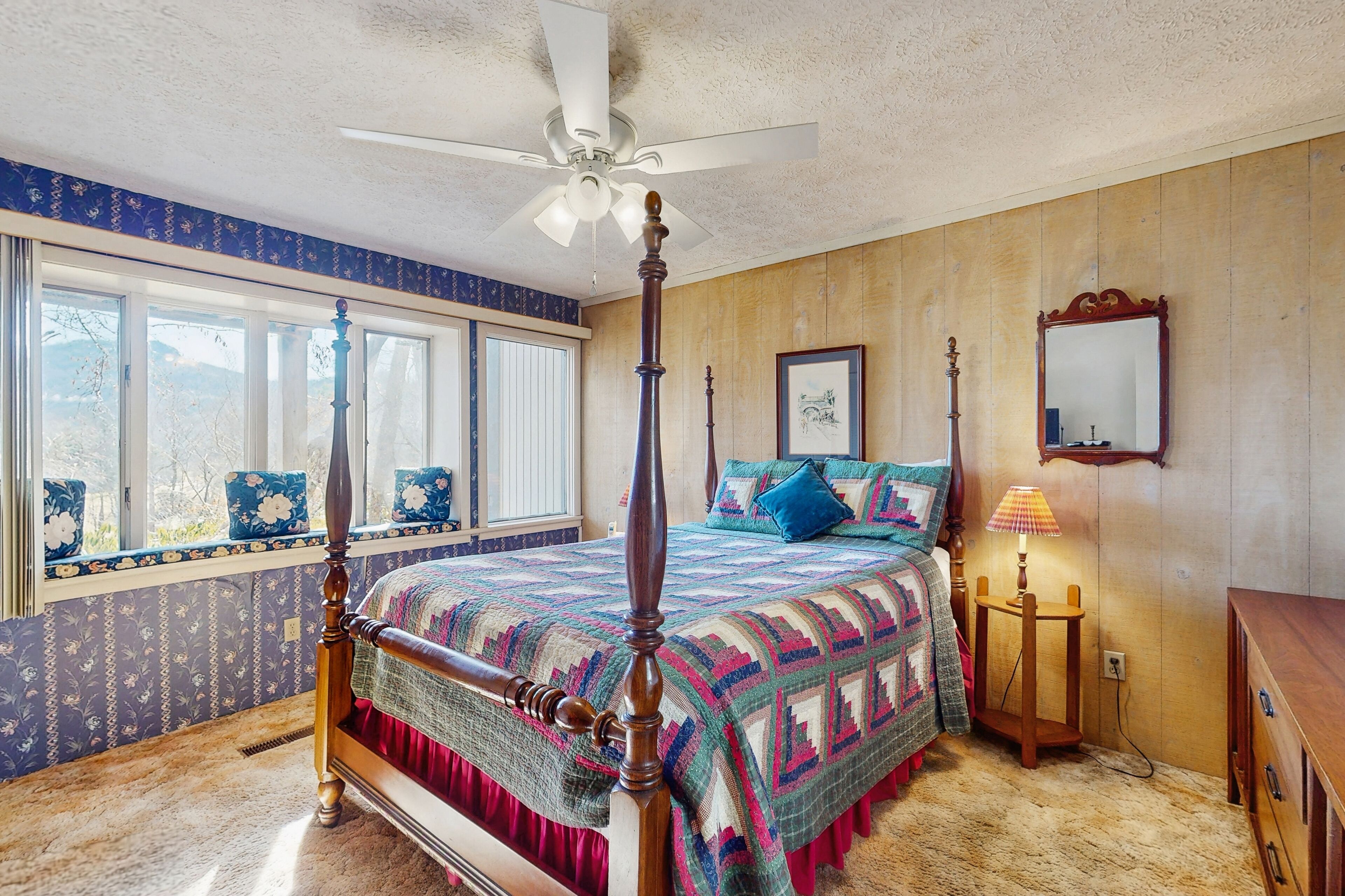 2 slaapkamers, een strijkplank/strijkijzer, internet, beddengoed