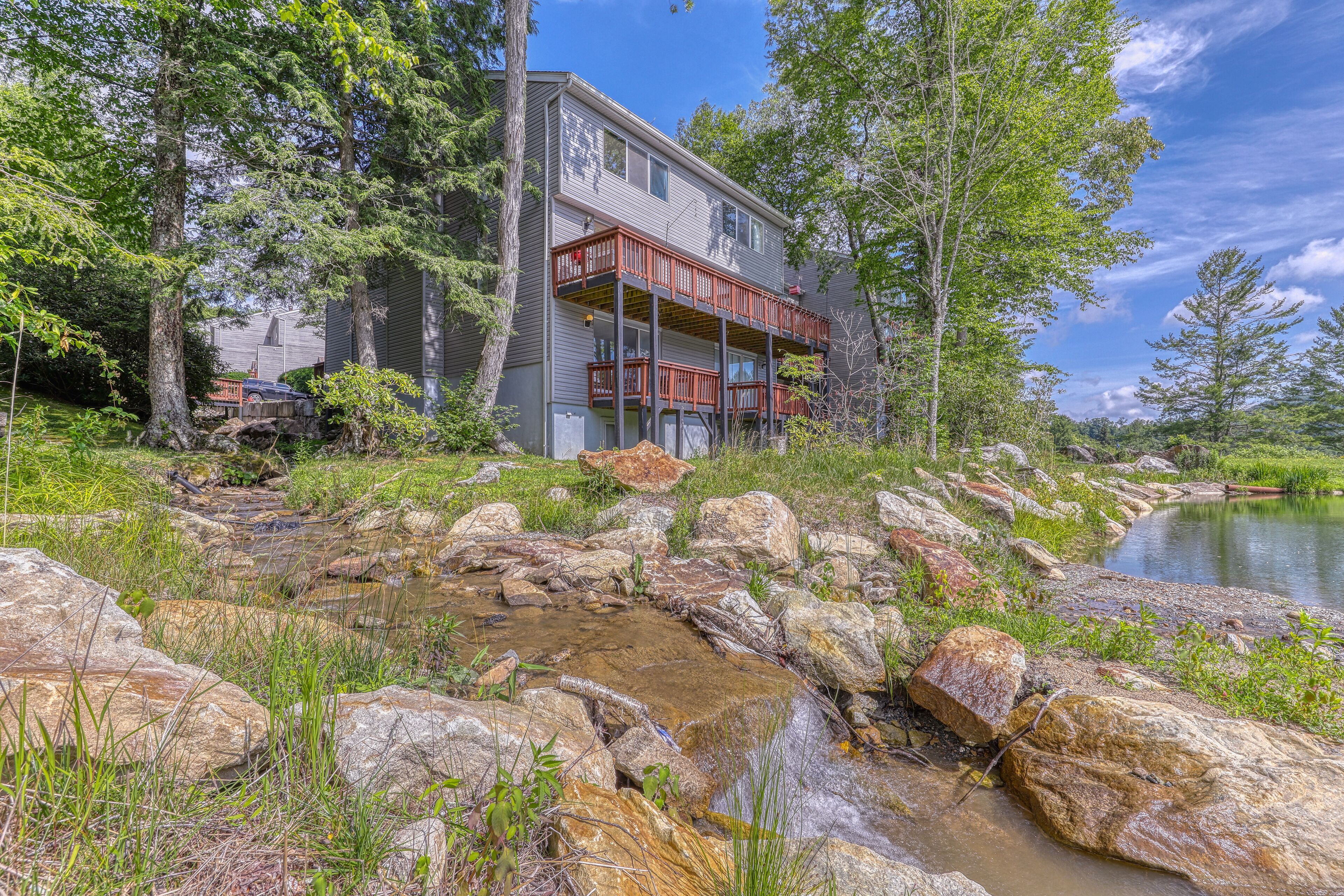 Large, contemporary condo w\/ open living area, pond views & close to tennis