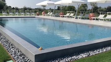 Piscine extérieure (ouverte en saison)