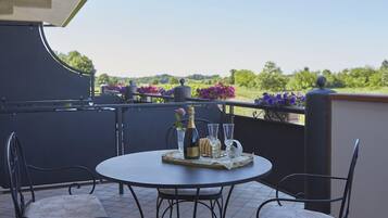 Superior-Doppelzimmer, Terrasse, Hügelblick | Terrasse/Patio