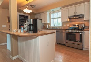 Microwave, dishwasher, coffee/tea maker, cookware/dishes/utensils - Fox Room at Conley Suites BNB (Yelm)