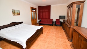 In-room safe, free WiFi