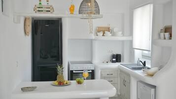 Fridge, oven, dishwasher, coffee/tea maker