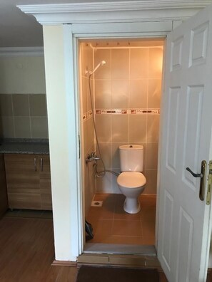 Standard Double or Twin Room | Bathroom