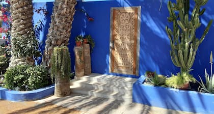 VILLA LES PALMIERS /300M2/15 PERS/PISCINE/7 CH/6 SDB/GARAGE/EXCEPTIONAL VIEWS