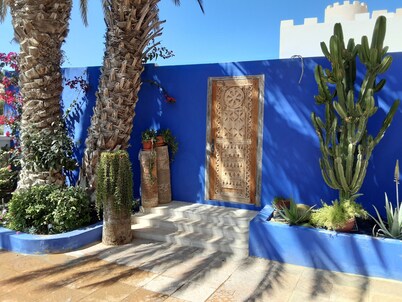 VILLA LES PALMIERS /300M2/15 PERS/PISCINE/7 CH/6 SDB/GARAGE/EXCEPTIONAL VIEWS