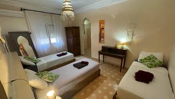 7 slaapkamers, een kluis op de kamer, een strijkplank/strijkijzer