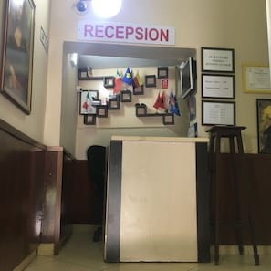 Quầy tiếp tân