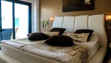 Suite Luxe, salle de bains privée | Draps en coton égyptien, literie de qualité supérieure, surmatelas