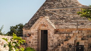 Outdoor dining - Magnificent trulli with salted swimming pool (Noci)