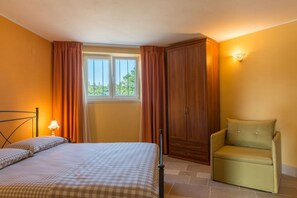 5 habitaciones, tabla de planchar con plancha, wifi y ropa de cama 