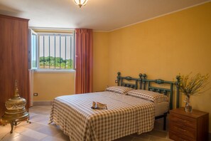 5 habitaciones, tabla de planchar con plancha, wifi y ropa de cama 