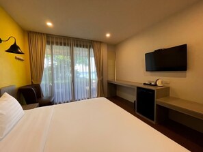 Deluxe Room with Pool View | Vistas desde la habitación