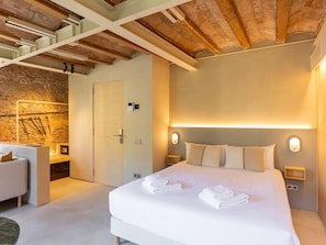 1 bedroom, internet, bed sheets