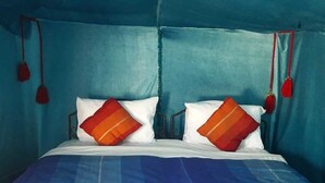 Lều tiện nghi đơn giản, nhiều phòng ngủ
