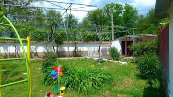 Children’s play area – outdoor