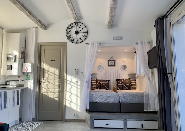 1 chambre, fer et planche Ă repasser, Wi-Fi gratuit, draps fournis