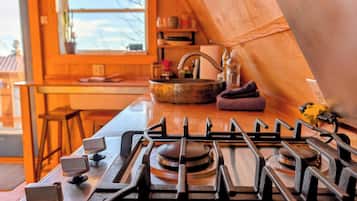 Réfrigérateur, plaque de cuisson, cafetiÚre/bouilloire