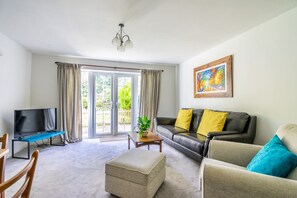 TV - The Cottage by The Walls - sleeps 2 guests  in 1 bedroom (York)