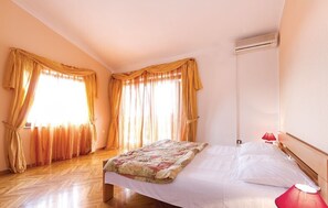 3 bedrooms, iron/ironing board, WiFi, bed sheets - House Ivica in Banjole (Banjole)