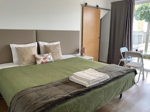 1 chambre, chambres insonorisées, Wi-Fi gratuit, draps fournis