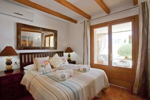 7 bedrooms, iron/ironing board, free WiFi, bed sheets