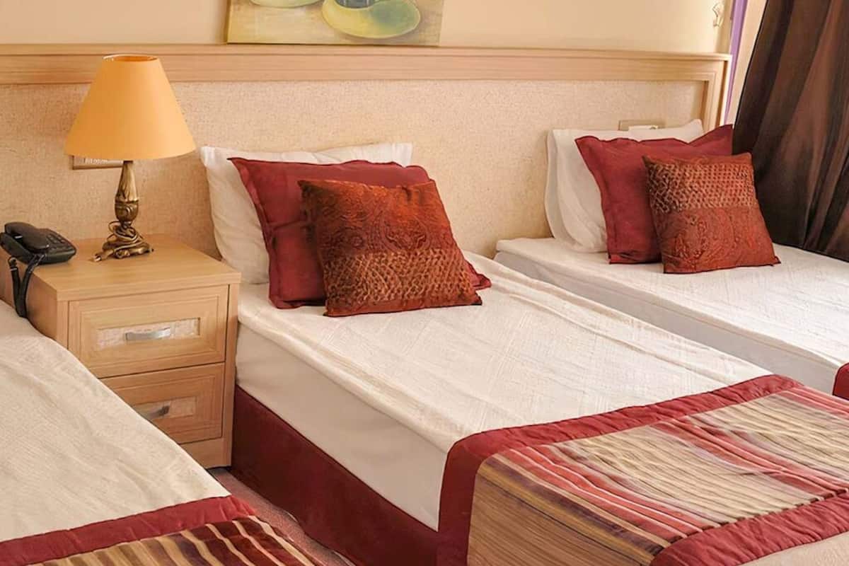 1 bedroom, premium bedding, desk, laptop workspace