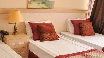 1 bedroom, premium bedding, desk, laptop workspace